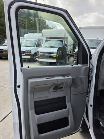 2024 Ford, dovoz USA — foto 9 z 12