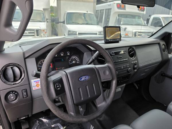 2016 Ford, dovoz USA — foto 11 z 12