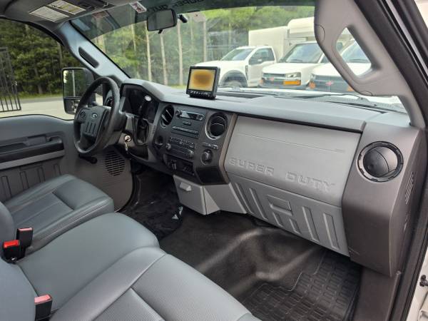 2016 Ford, dovoz USA — foto 12 z 12