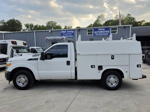 2016 Ford, dovoz USA — foto 2 z 12