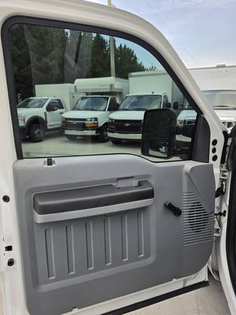 2016 Ford, dovoz USA — foto 9 z 12