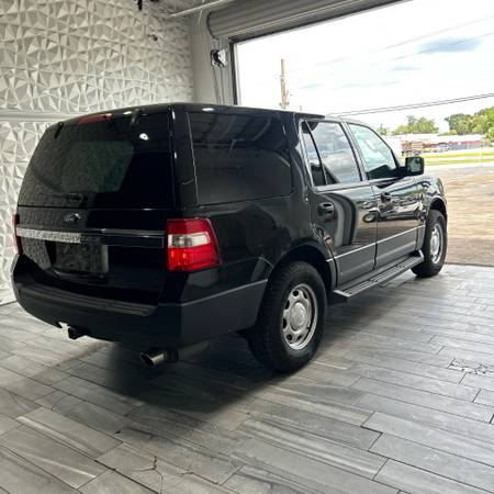 2017 Ford, dovoz USA — foto 11 z 12