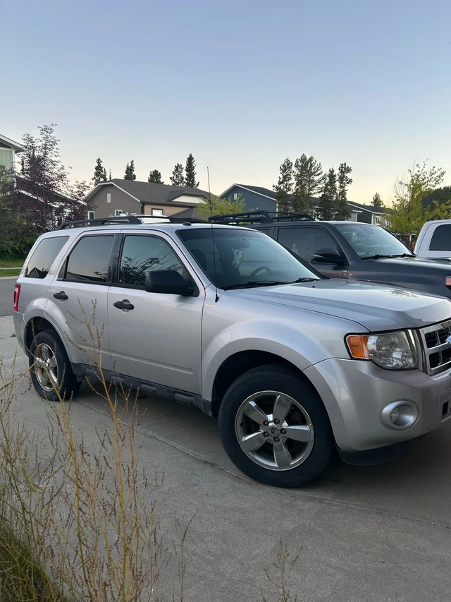 2011 Ford Escape, šedá, 190 251 km, dovoz Kanada — foto 2 z 5