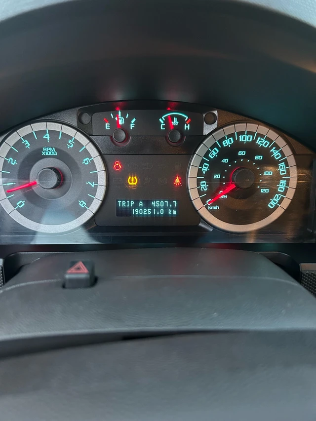 2011 Ford Escape, šedá, 190 251 km, dovoz Kanada — foto 3 z 5