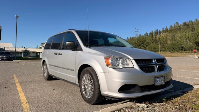 2011 Dodge Caravan, stříbrná, 38 000 km, dovoz Kanada — foto 4 z 5