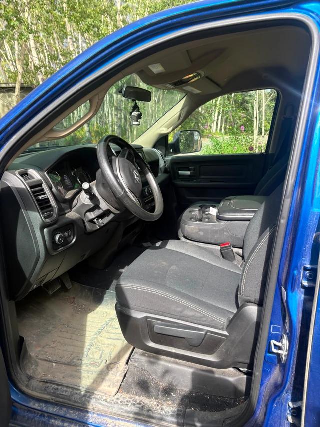 2019 RAM 3500, modrá, 111 000 km, dovoz Kanada — foto 2 z 5