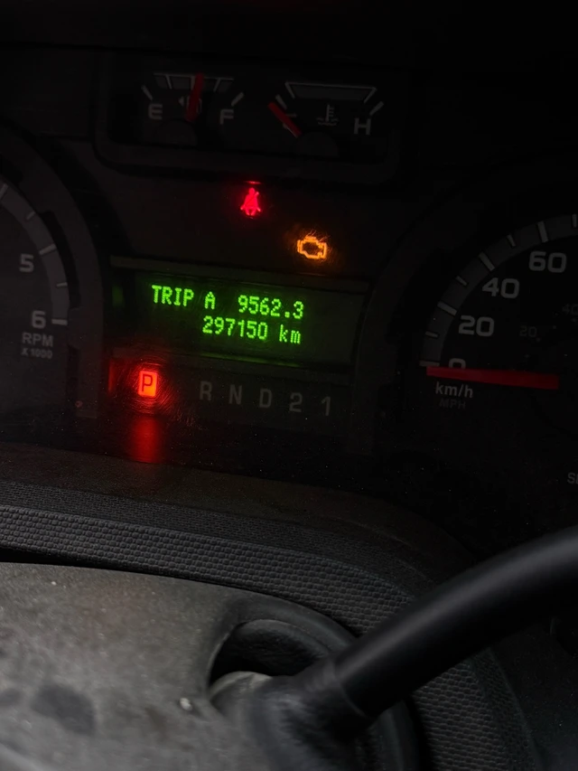 2011 Ford E-350, 290 000 km, dovoz Kanada — foto 2 z 4