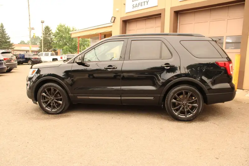 2017 Ford Explorer XLT, černá, 129 007 km, dovoz Kanada — foto 2 z 12