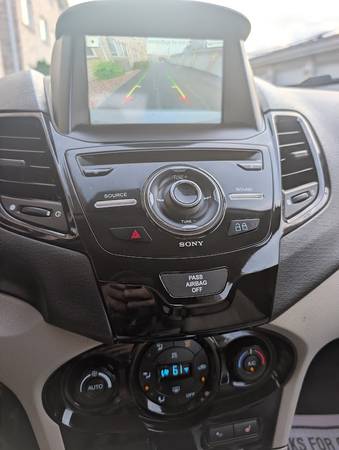 2017 Ford, dovoz USA — foto 4 z 11