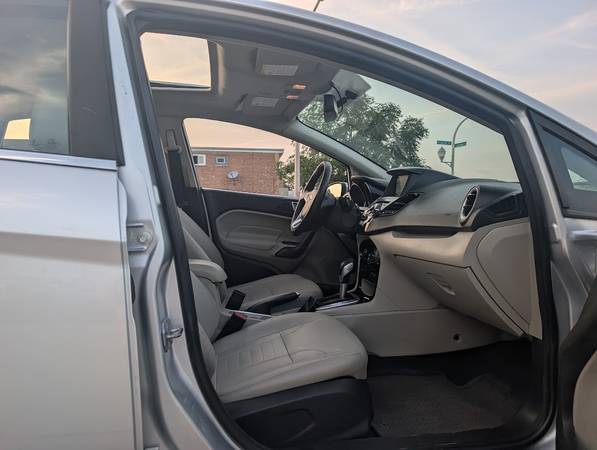 2017 Ford, dovoz USA — foto 9 z 11
