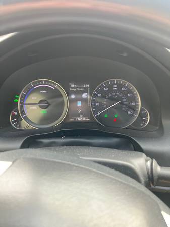 2016 Lexus, dovoz USA — foto 10 z 12