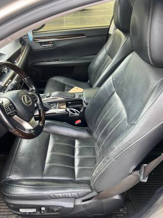 2016 Lexus, dovoz USA — foto 11 z 12