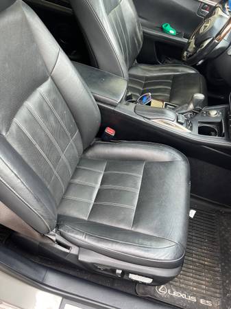 2016 Lexus, dovoz USA — foto 12 z 12