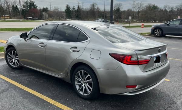 2016 Lexus, dovoz USA — foto 5 z 12