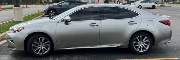 2016 Lexus, dovoz USA — foto 6 z 12