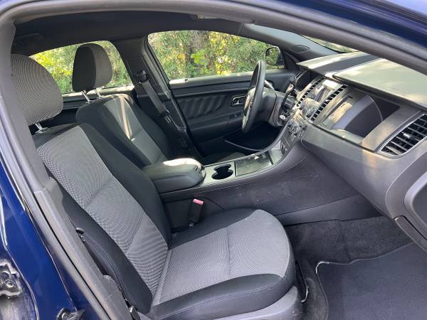 2013 Ford, dovoz USA — foto 11 z 12