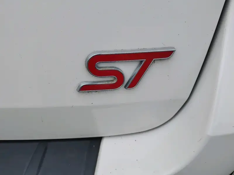 2022 Ford Explorer ST, bílá, 88 813 km, dovoz Kanada — foto 5 z 12