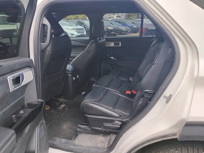 2022 Ford Explorer ST, bílá, 88 813 km, dovoz Kanada — foto 7 z 12