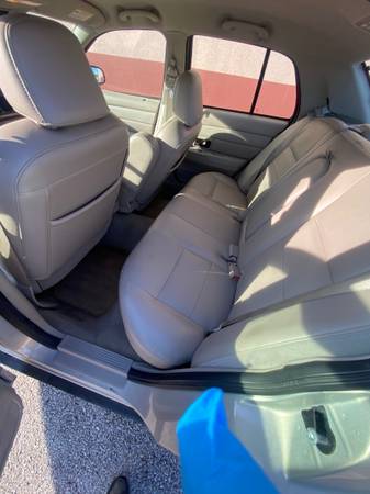 2008 Ford, modrá, dovoz USA — foto 4 z 12