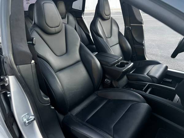 2018 Tesla, dovoz USA — foto 11 z 12