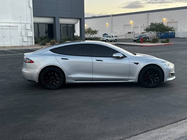 2018 Tesla, dovoz USA — foto 6 z 12