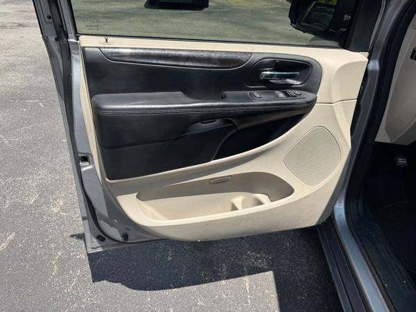 2014 Dodge, dovoz USA — foto 11 z 12