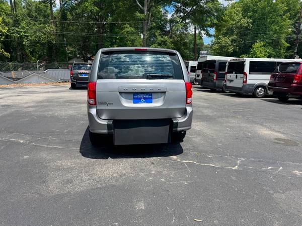 2014 Dodge, dovoz USA — foto 4 z 12