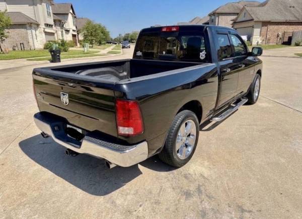 2017 Dodge, dovoz USA — foto 4 z 12