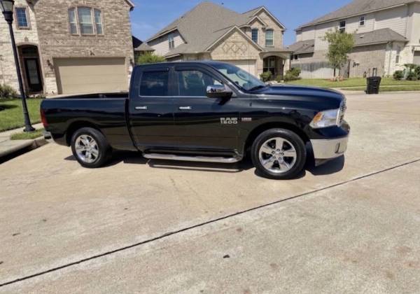2017 Dodge, dovoz USA — foto 8 z 12