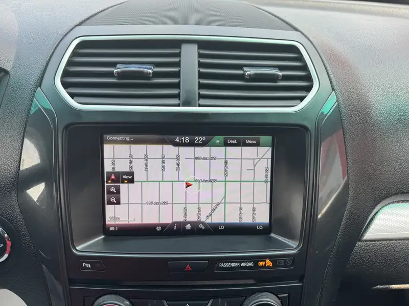 2016 Ford Explorer XLT, stříbrná, 143 000 km, dovoz Kanada — foto 12 z 12