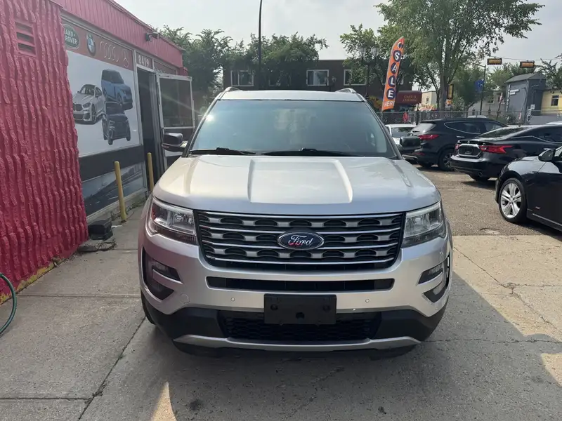 2016 Ford Explorer XLT, stříbrná, 143 000 km, dovoz Kanada — foto 3 z 12