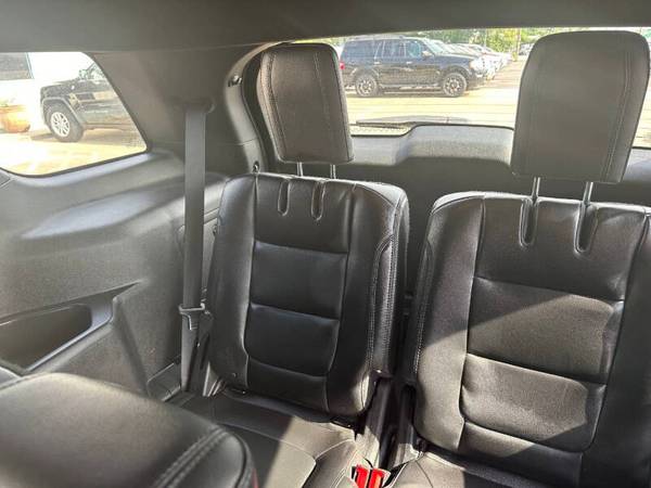 2016 Ford, dovoz USA — foto 11 z 12