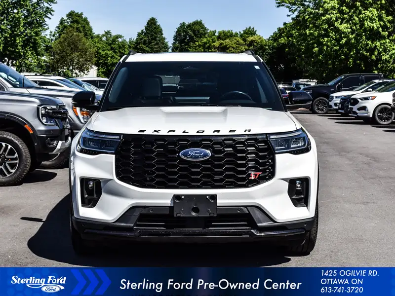 2025 Ford Explorer ST, bílá, 61 271 km, dovoz Kanada — foto 2 z 12