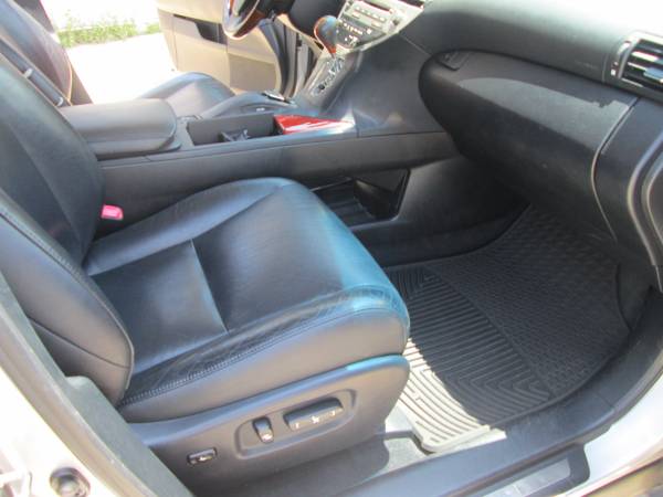 2010 Lexus, dovoz USA — foto 9 z 12