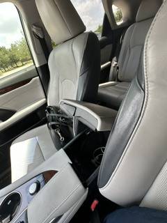 2017 Lexus, dovoz USA — foto 2 z 11