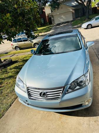2010 Lexus, dovoz USA — foto 2 z 12