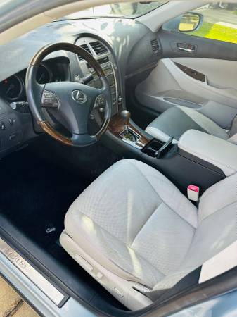 2010 Lexus, dovoz USA — foto 9 z 12