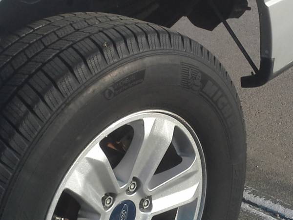 2010 Ford, dovoz USA — foto 2 z 7