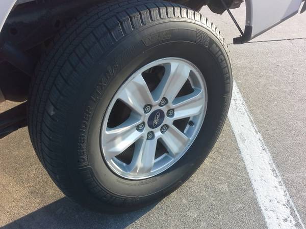 2010 Ford, dovoz USA — foto 3 z 7