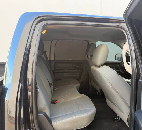 2017 Dodge, dovoz USA — foto 11 z 11