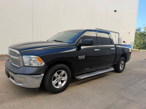 2017 Dodge, dovoz USA — foto 2 z 11