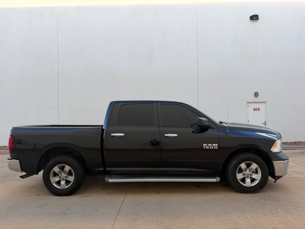 2017 Dodge, dovoz USA — foto 5 z 11