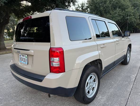 2017 Jeep, dovoz USA — foto 5 z 12