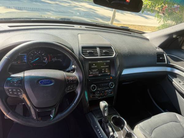 2016 Ford, dovoz USA — foto 12 z 12