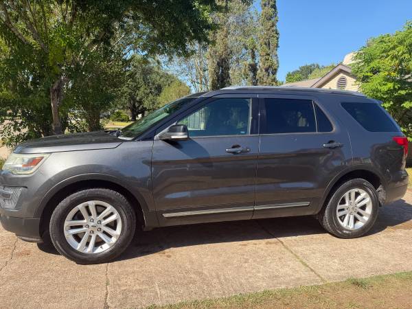 2016 Ford, dovoz USA — foto 2 z 12
