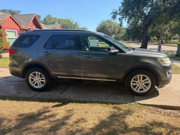 2016 Ford, dovoz USA — foto 7 z 12