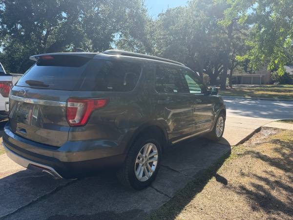 2016 Ford, dovoz USA — foto 8 z 12