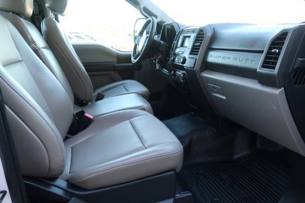 2021 Ford, dovoz USA — foto 11 z 12