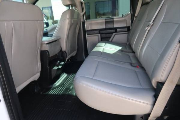2017 Ford, dovoz USA — foto 11 z 12