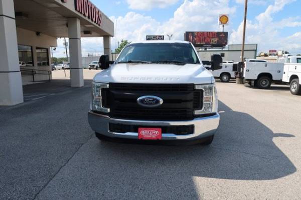 2017 Ford, dovoz USA — foto 3 z 12